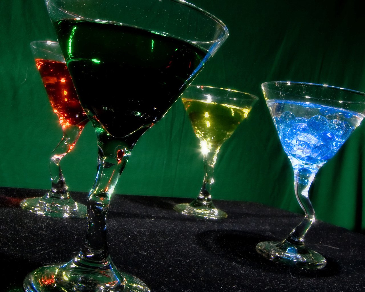 Обои разноцветный, красивый, коктейль, алкоголь, colorful, beautiful, cocktail, alcohol разрешение 1920x1200 Загрузить