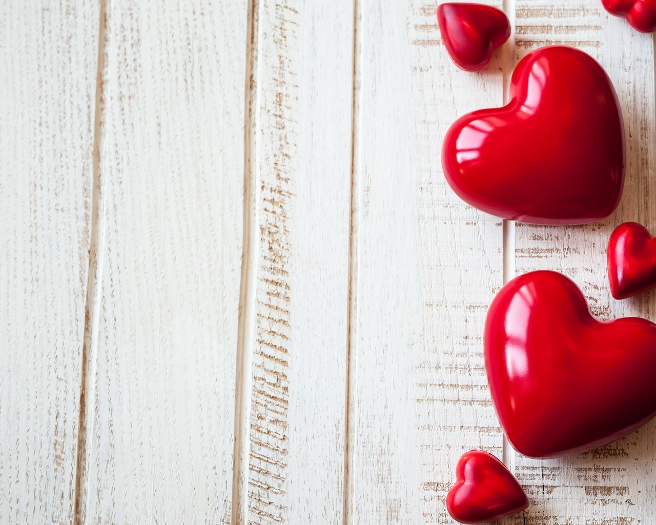 Обои фон, красные, сердце, сердца, сердечки, деревянный, background, red, heart, hearts, wooden разрешение 5404x3744 Загрузить