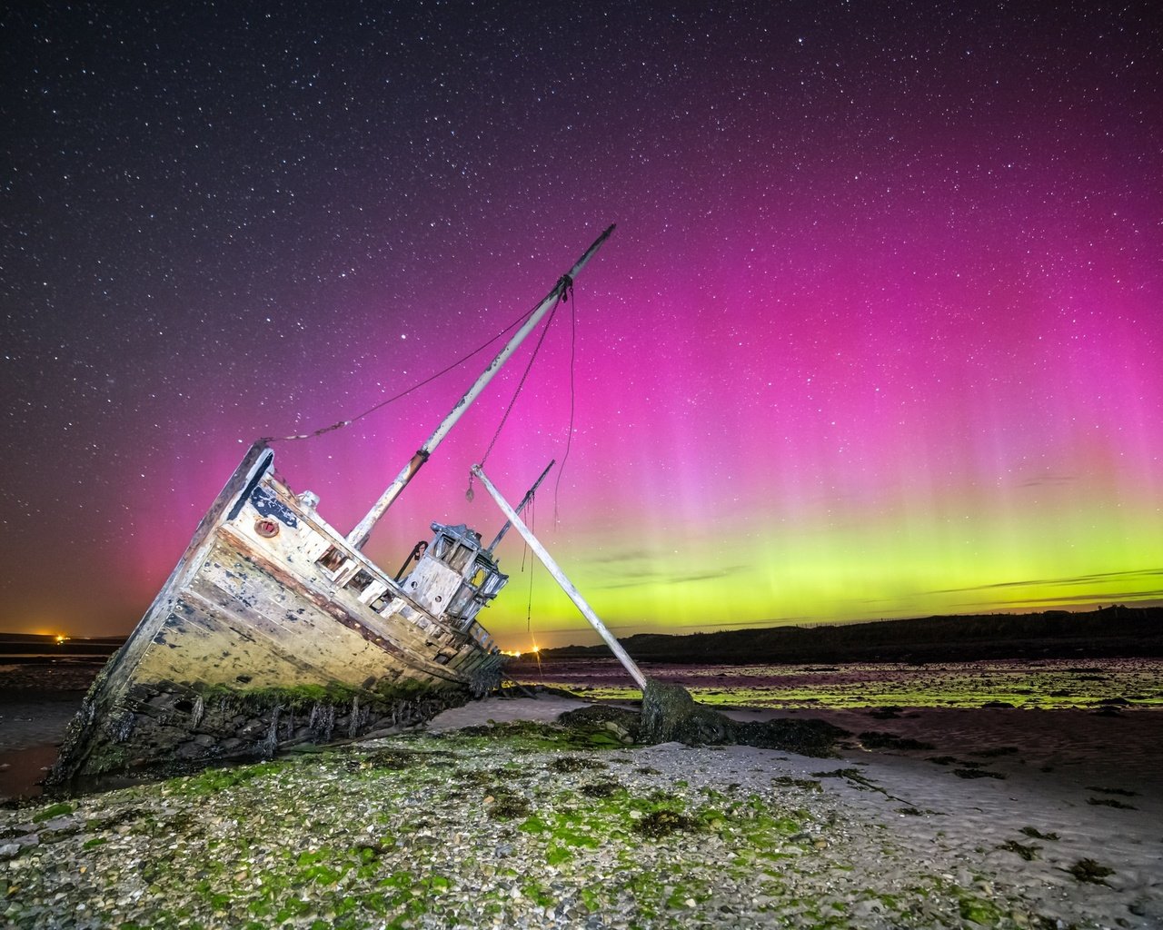 Обои небо, ночь, звезды, корабль, северное сияние, the sky, night, stars, ship, northern lights разрешение 2048x1365 Загрузить