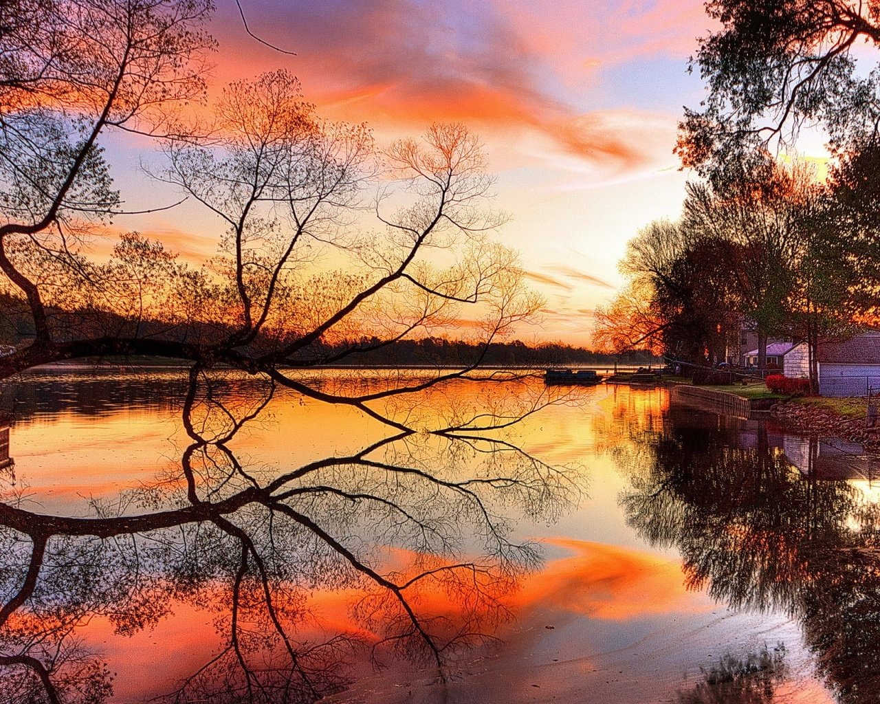 Обои небо, река, дерево, берег, закат, отражение, the sky, river, tree, shore, sunset, reflection разрешение 2048x1152 Загрузить