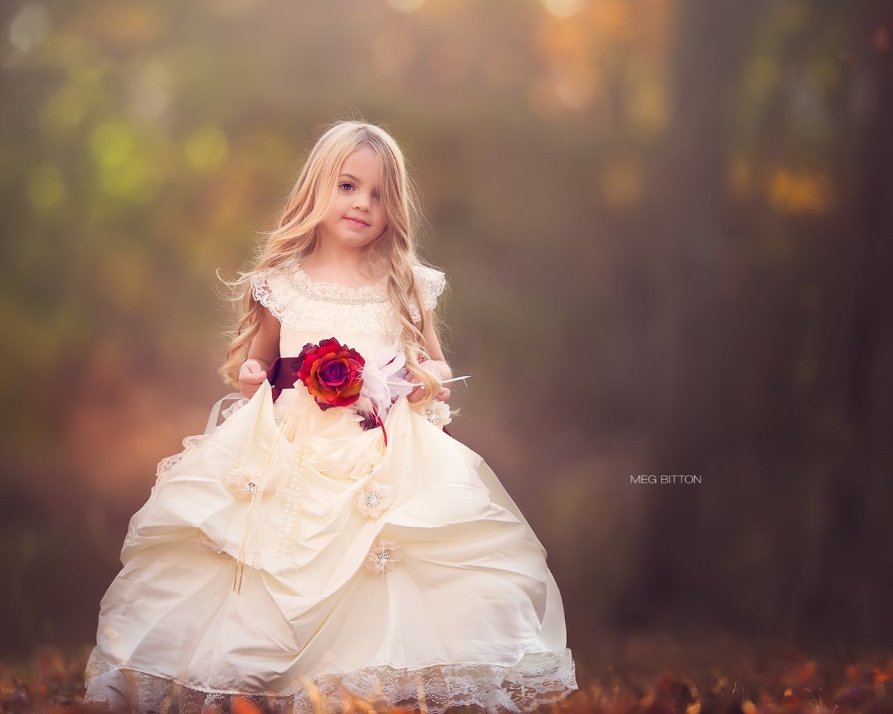 Обои природа, платье, роза, дети, девочка, nature, dress, rose, children, girl разрешение 1920x1200 Загрузить