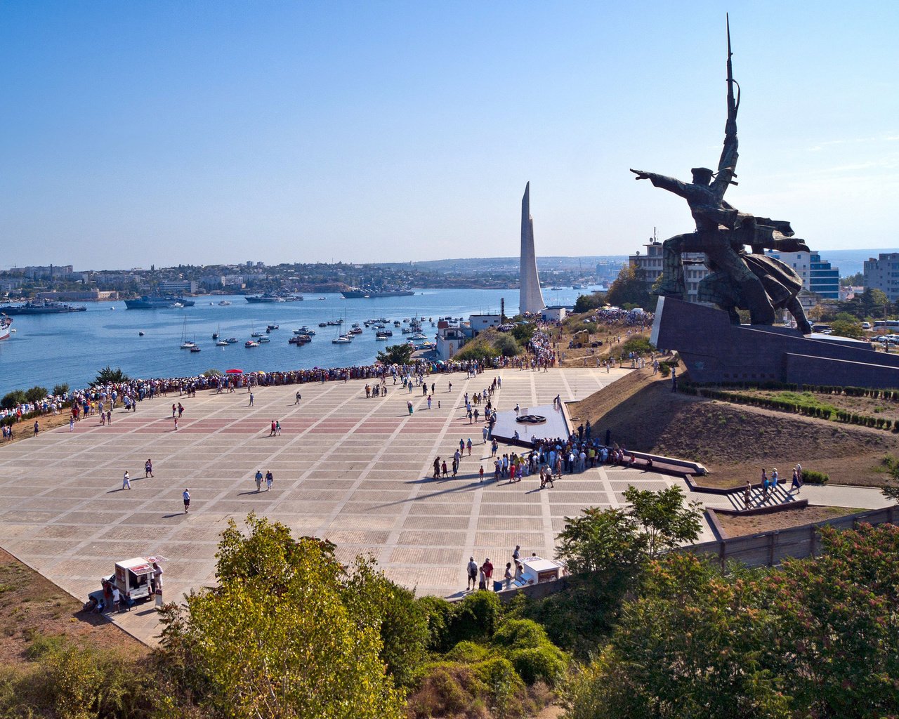 Обои крым, севастополь, памятник морякам, crimea, sevastopol, a monument to the sailors разрешение 2560x1600 Загрузить