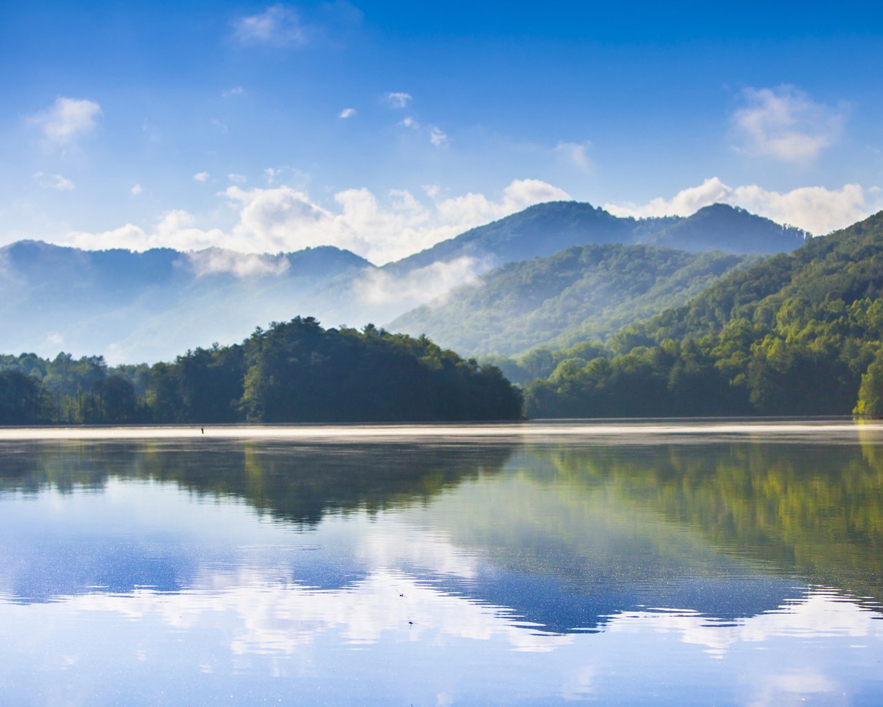 Обои озеро, горы, лес, отражение, утро, lake, mountains, forest, reflection, morning разрешение 1920x1200 Загрузить