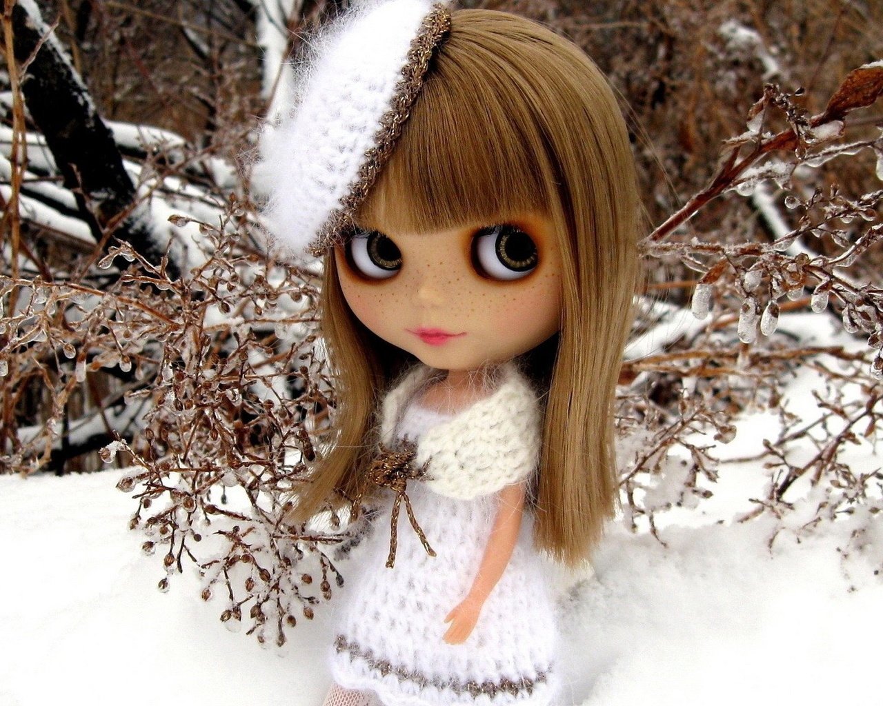 Обои глаза, снег, зима, большие, веснушки, куклы, 3д, eyes, snow, winter, large, freckles, doll, 3d разрешение 1920x1080 Загрузить