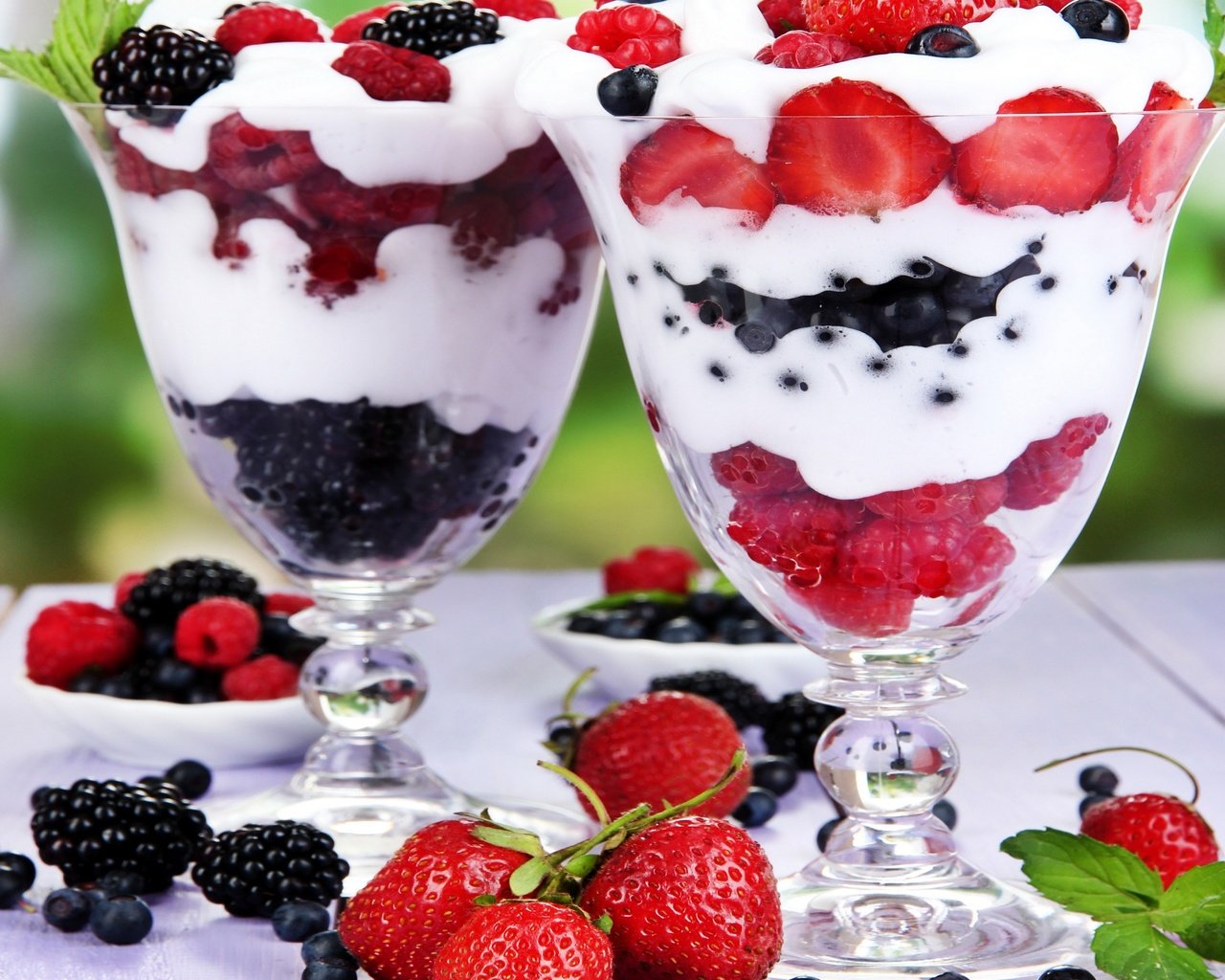 Обои мороженое, фрукты, клубника, ягоды, десерт, сладкий, ice cream, fruit, strawberry, berries, dessert, sweet разрешение 2880x2797 Загрузить