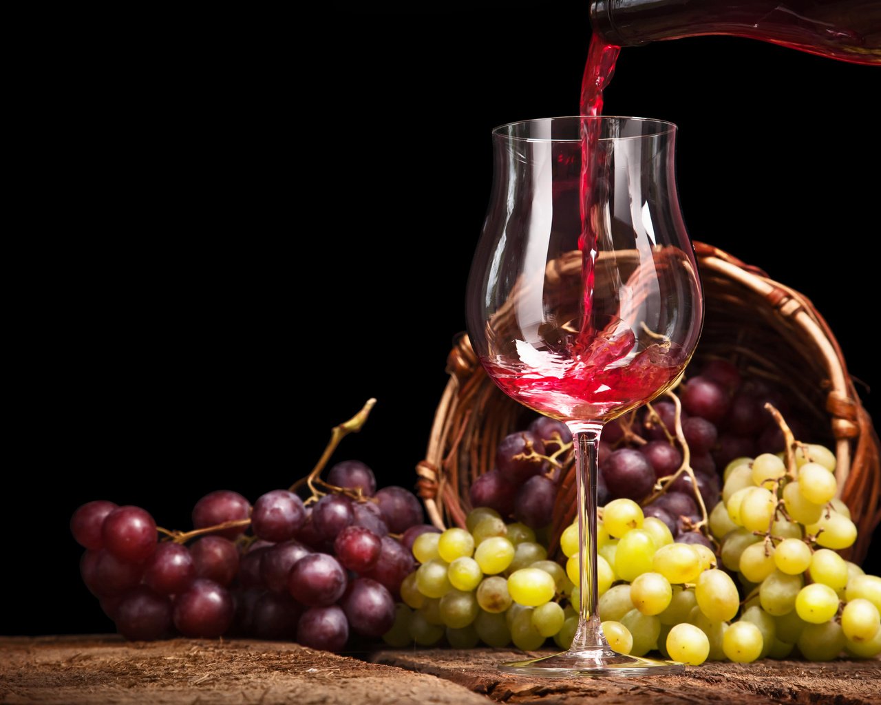 Обои виноград, бокал, корзина, вино, grapes, glass, basket, wine разрешение 5363x3575 Загрузить