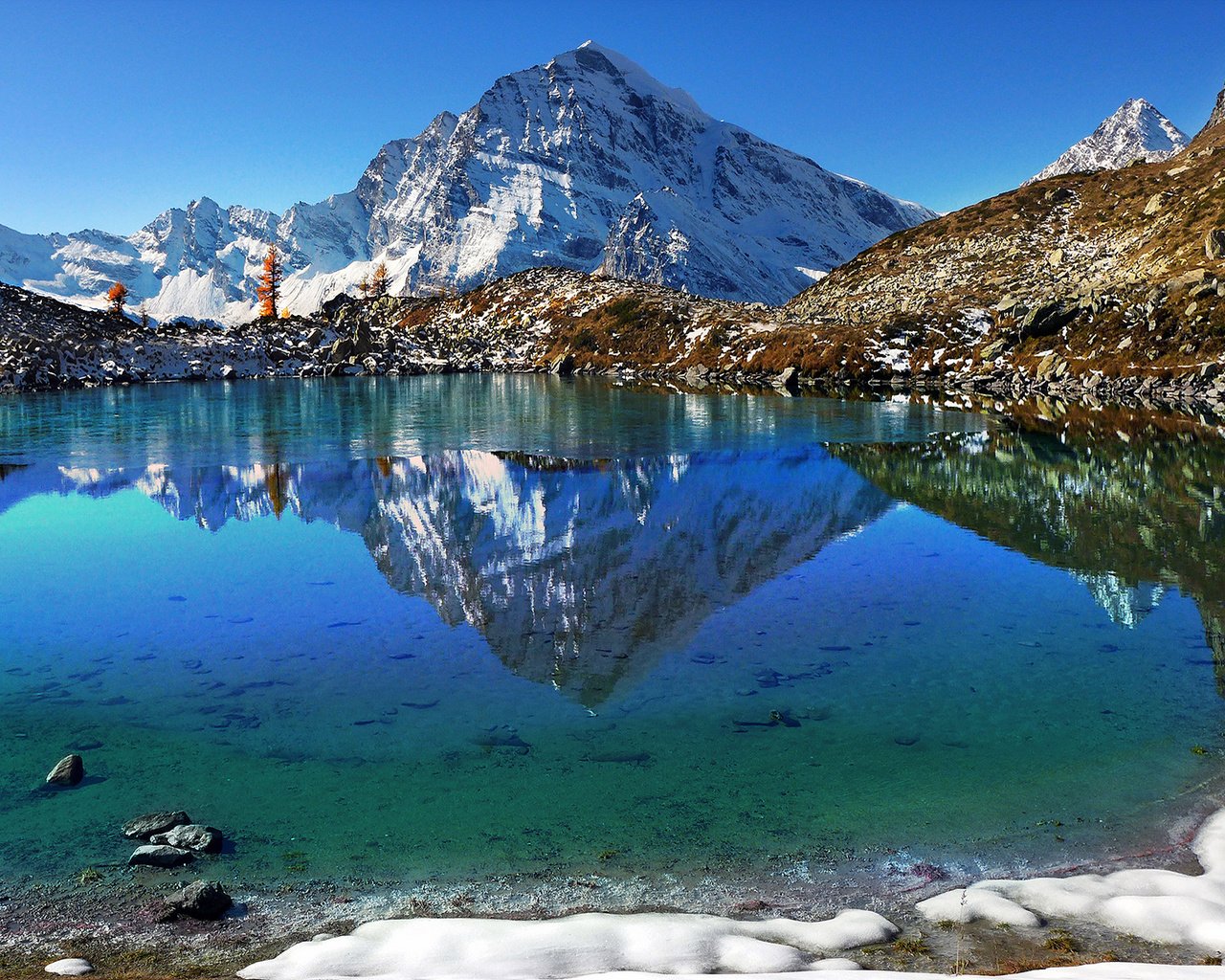 Обои озеро, пьемонт, горы, alpe veglia, lago bianco, отражение, trasquera, италия, альпы, белое озеро, гора монте-леоне, траскуэра, lake, piedmont, mountains, reflection, italy, alps, white lake, monte leone, trackware разрешение 2048x1226 Загрузить