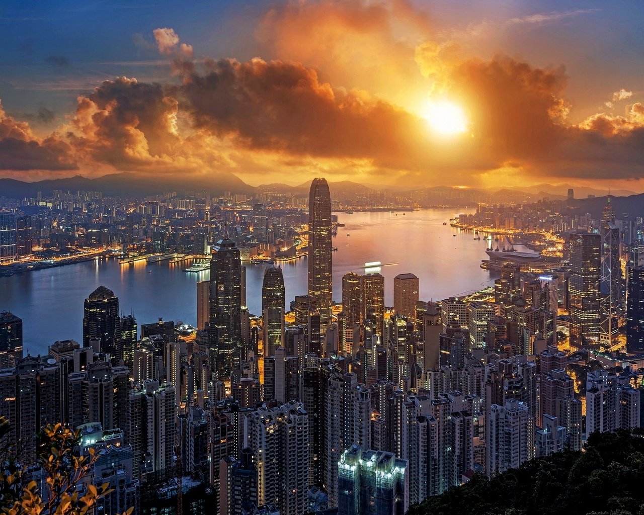 Обои закат, пейзаж, город, небоскребы, гонконг, sunset, landscape, the city, skyscrapers, hong kong разрешение 2048x1152 Загрузить