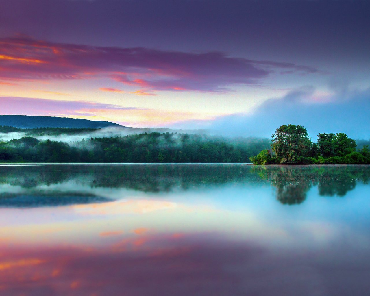 Обои деревья, вода, озеро, лес, отражение, пейзаж, туман, trees, water, lake, forest, reflection, landscape, fog разрешение 2048x1247 Загрузить