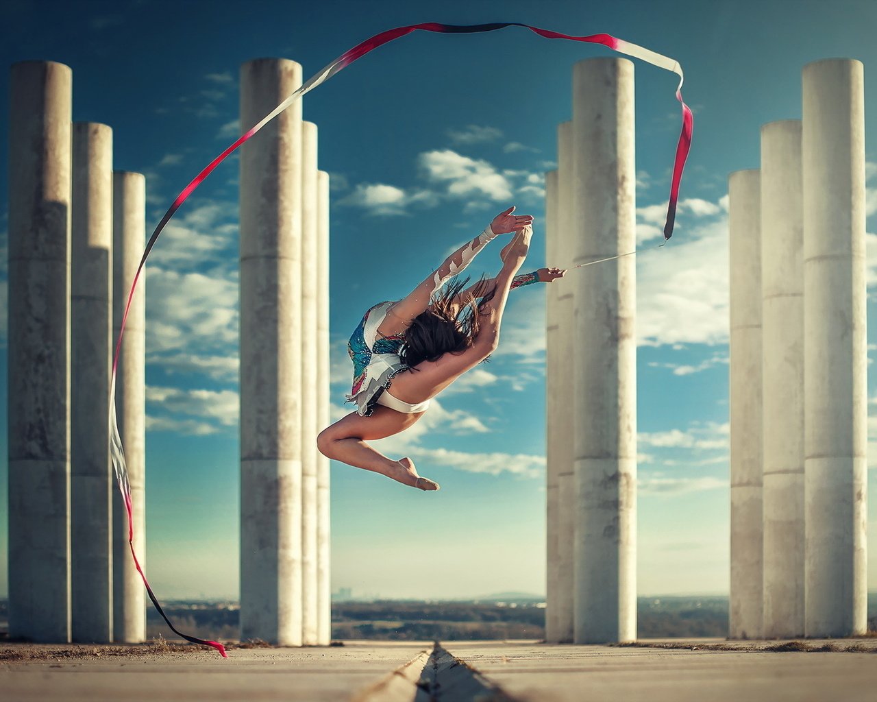 Обои девушка, прыжок, спорт, girl, jump, sport разрешение 1920x1200 Загрузить