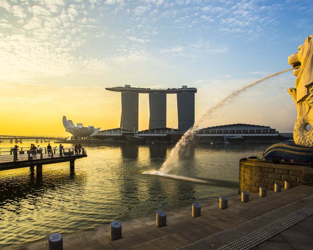 Обои восход, город, фонтан, сингапур, парк мерлион, sunrise, the city, fountain, singapore, merlion park разрешение 2880x1800 Загрузить