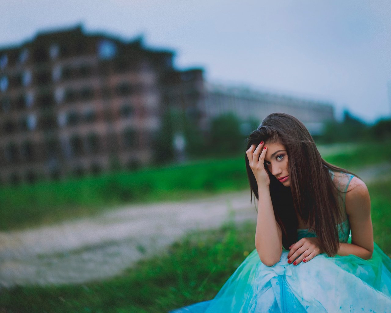 Обои девушка, фон, платье, портрет, взгляд, боке, girl, background, dress, portrait, look, bokeh разрешение 2000x1333 Загрузить