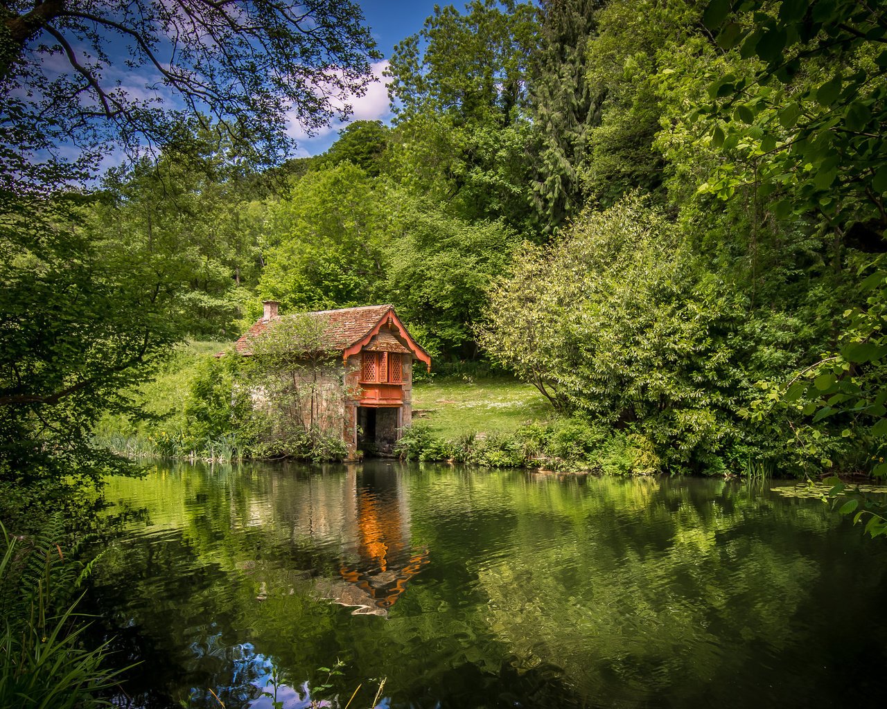 Обои деревья, река, отражение, англия, домик, котсуолдс, trees, river, reflection, england, house, the cotswolds разрешение 2048x1365 Загрузить