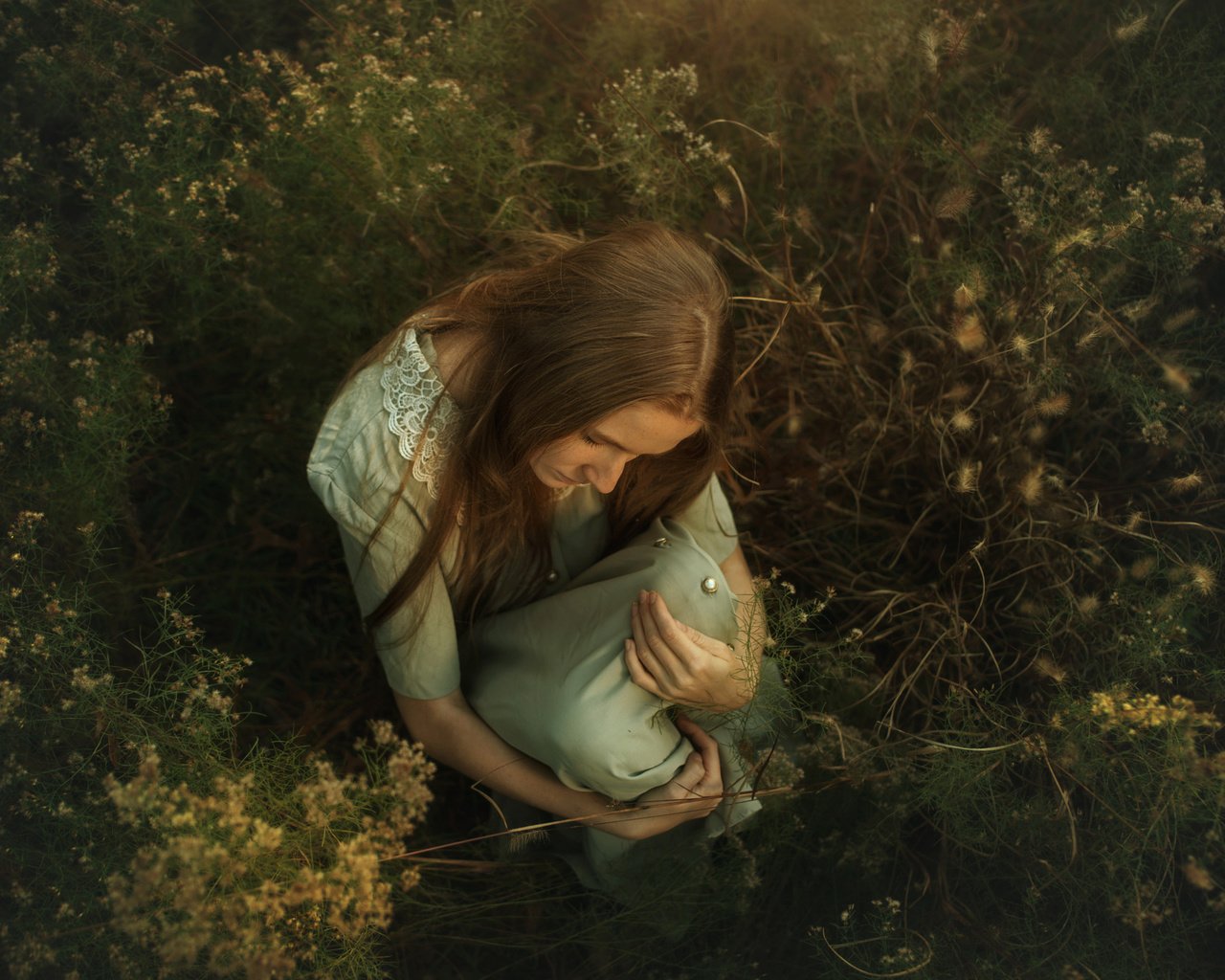 Обои трава, девушка, tj drysdale, evening light, grass, girl разрешение 2048x1365 Загрузить