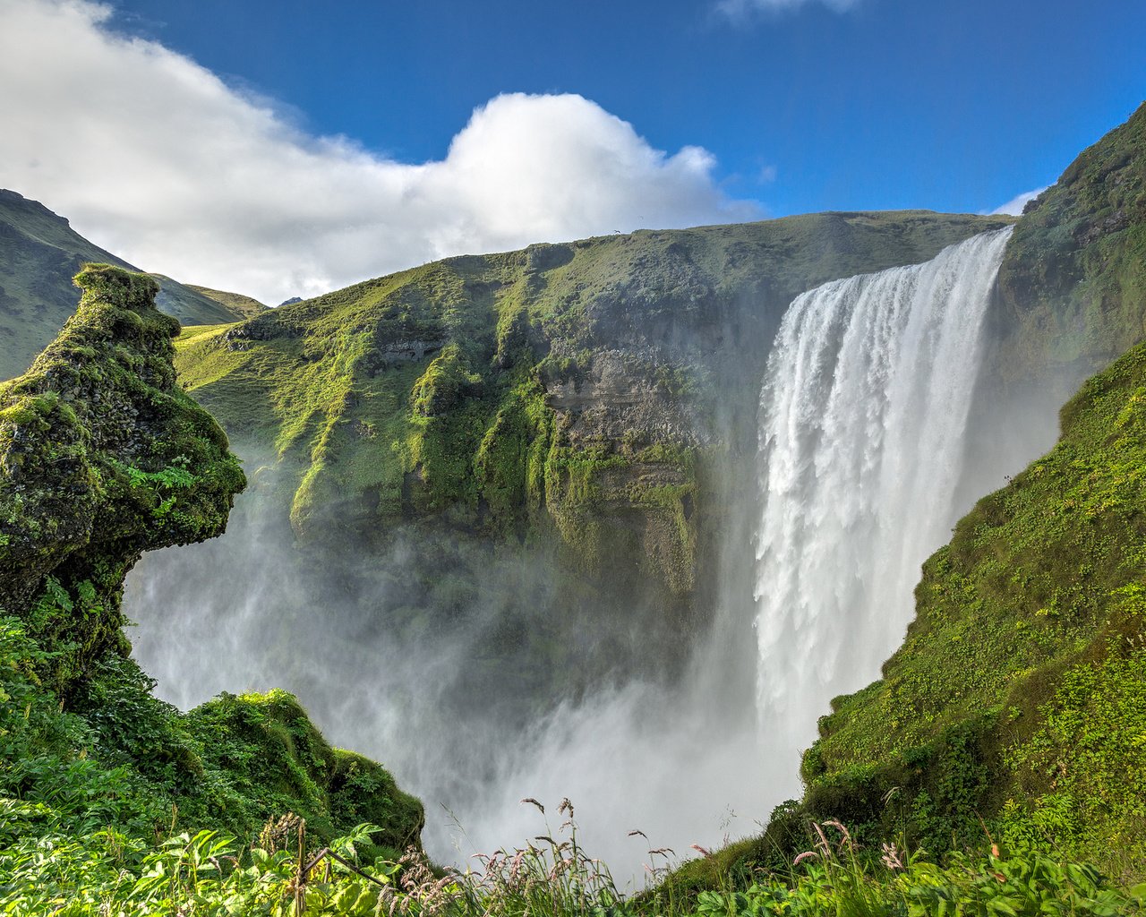 Обои водопад, поток, исландия, утесы, скоугафосс, водопад скоугафосс, waterfall, stream, iceland, cliffs, skogafoss, skogafoss waterfall разрешение 2048x1280 Загрузить