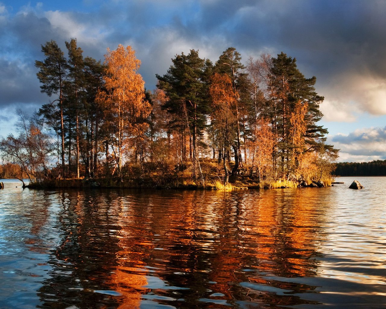 Обои небо, облака, деревья, озеро, природа, the sky, clouds, trees, lake, nature разрешение 1920x1080 Загрузить