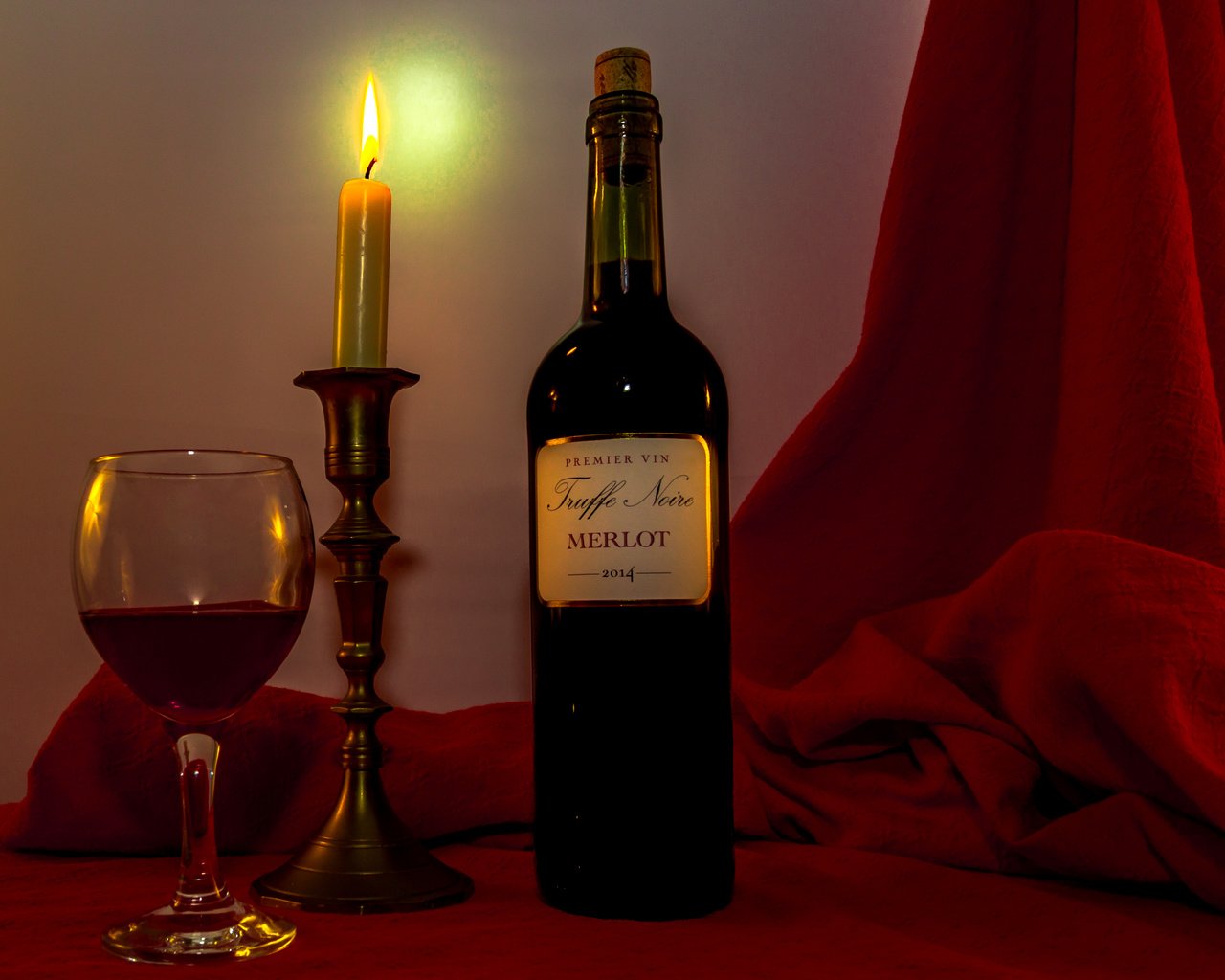 Обои огонь, бокал, вино, свеча, бутылка, красное, fire, glass, wine, candle, bottle, red разрешение 3000x2250 Загрузить