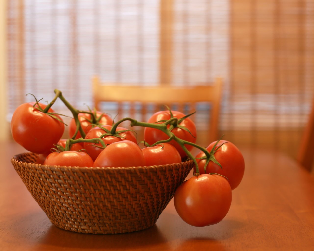 Обои красные, стол, овощи, помидоры, томаты, red, table, vegetables, tomatoes разрешение 5760x3840 Загрузить