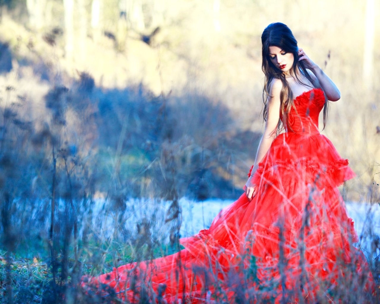 Обои природа, платье, брюнетка, красное, nature, dress, brunette, red разрешение 1920x1280 Загрузить