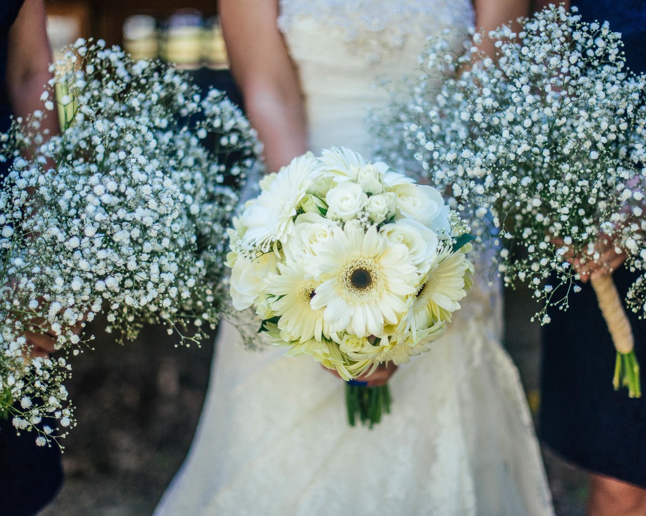 Обои цветы, белые, невеста, свадебный букет, подружки невесты, flowers, white, the bride, wedding bouquet, bridesmaids разрешение 6016x4016 Загрузить