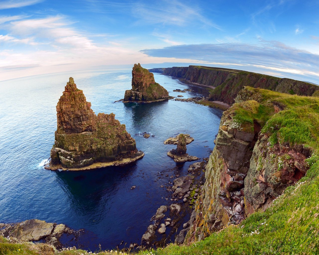 Обои скалы, duncansby stacks, caithness, море, горизонт, побережье, обрыв, шотландия, утес, северное море, rocks, sea, horizon, coast, open, scotland, rock, north sea разрешение 2560x1600 Загрузить