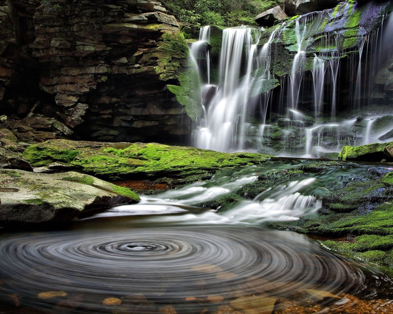 Обои вода, скалы, камни, водопад, поток, мох, water, rocks, stones, waterfall, stream, moss разрешение 2030x1309 Загрузить