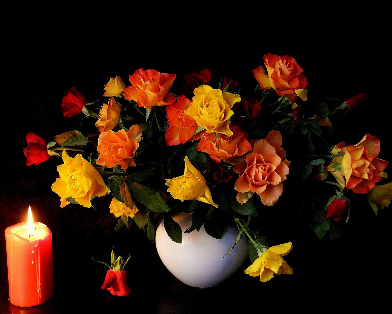 Обои фон, розы, букет, свеча,  цветы, роз, cвечи, background, roses, bouquet, candle, flowers, candles разрешение 5120x3840 Загрузить