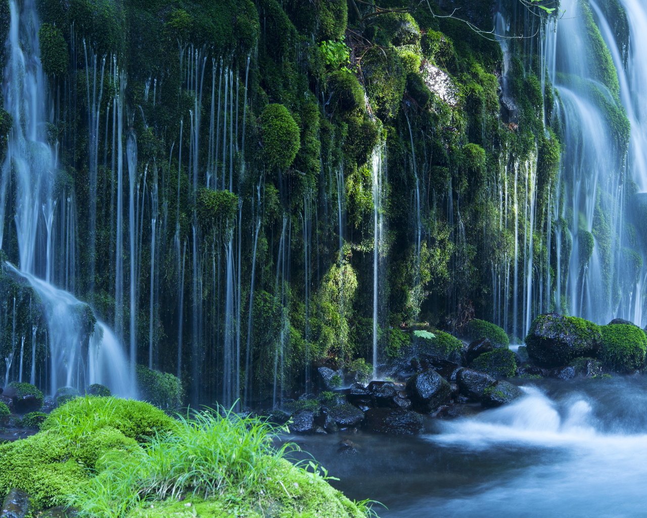 Обои камни, водопад, поток, мох, stones, waterfall, stream, moss разрешение 5423x3615 Загрузить