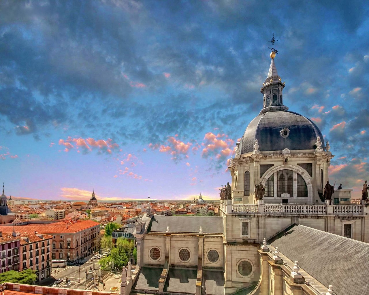 Обои небо, собор, панорама, испания, испании, мадрид, cathedral of saint mary the royal of la almud, almudena cathedral, собор альмудена, the sky, cathedral, panorama, spain, madrid, cathedral of the almudena разрешение 2048x1537 Загрузить