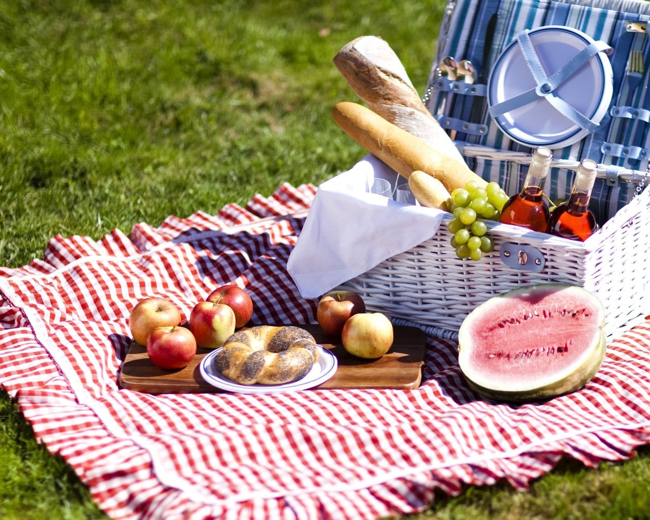 Обои виноград, еда, фрукты, яблоки, арбуз, хлеб, пикник, grapes, food, fruit, apples, watermelon, bread, picnic разрешение 2560x1600 Загрузить