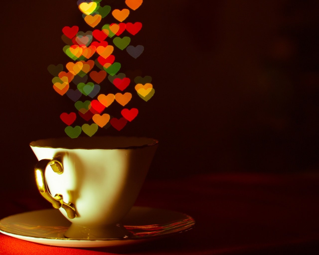 Обои темный фон, блюдце, чашка, чай, сердечки, кубок, the dark background, saucer, cup, tea, hearts разрешение 2880x1926 Загрузить