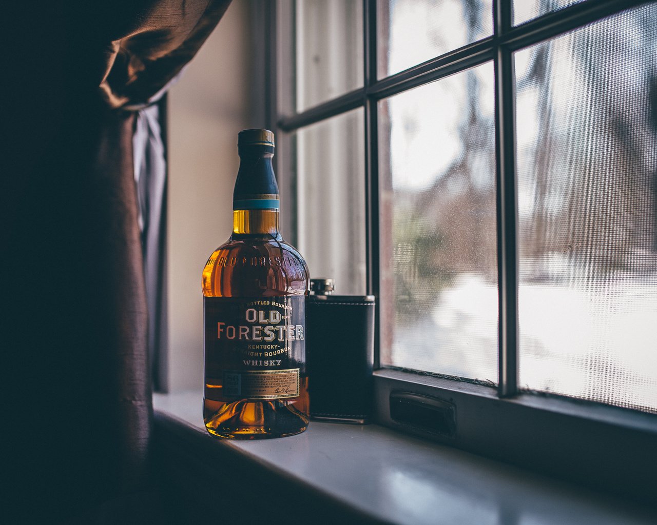 Обои фон, окно, бутылка, виски, old forester, background, window, bottle, whiskey разрешение 2048x1367 Загрузить