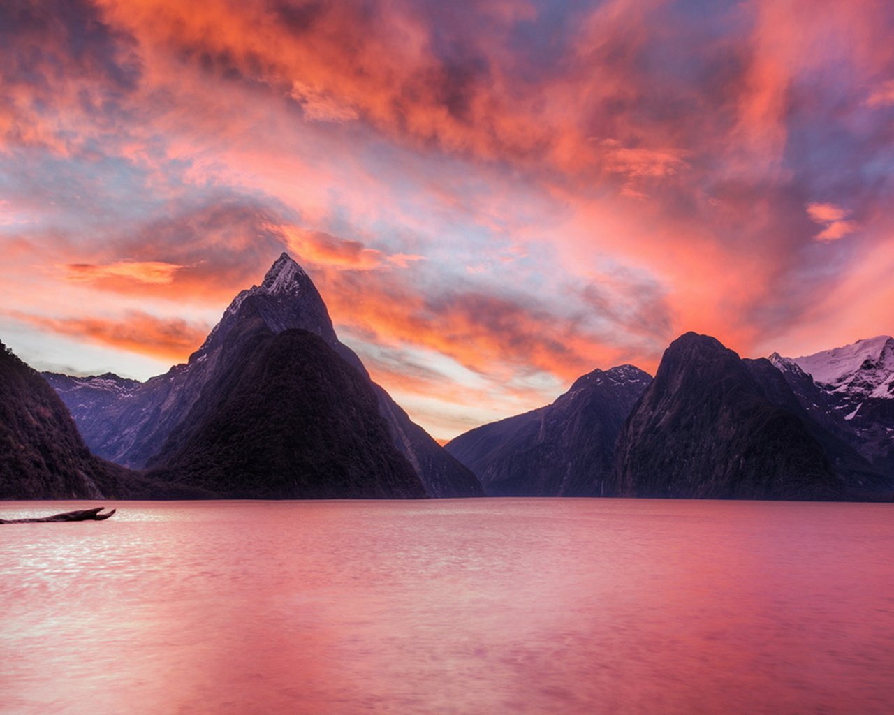 Обои небо, облака, озеро, горы, закат, новая зеландия, милфорд саунд, sunset in milford sound, trey ratcliff, the sky, clouds, lake, mountains, sunset, new zealand, milford sound разрешение 1920x1129 Загрузить