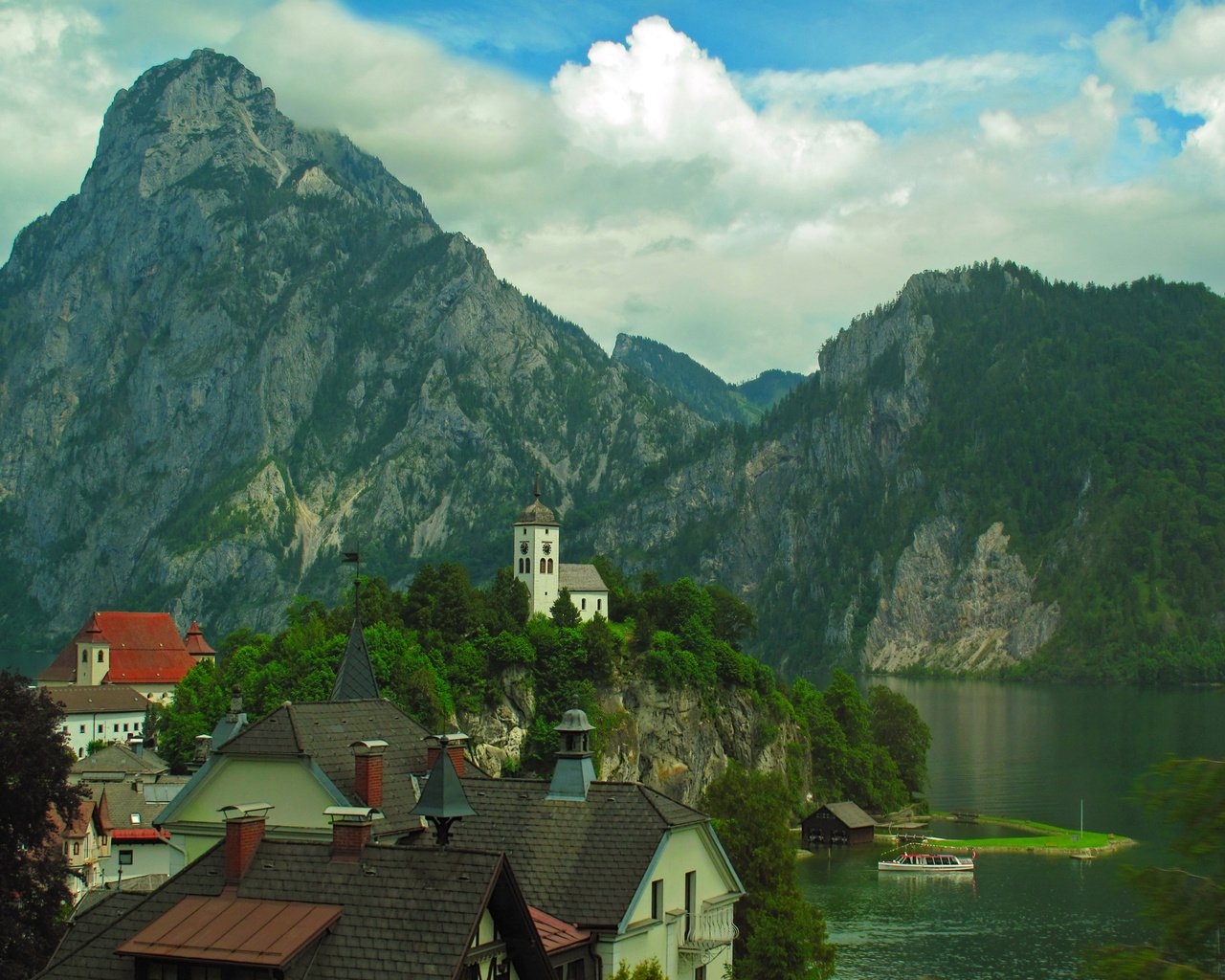 Обои деревья, озеро, горы, скалы, австрия, дома, часовня, traunkirchen, trees, lake, mountains, rocks, austria, home, chapel разрешение 3000x2120 Загрузить