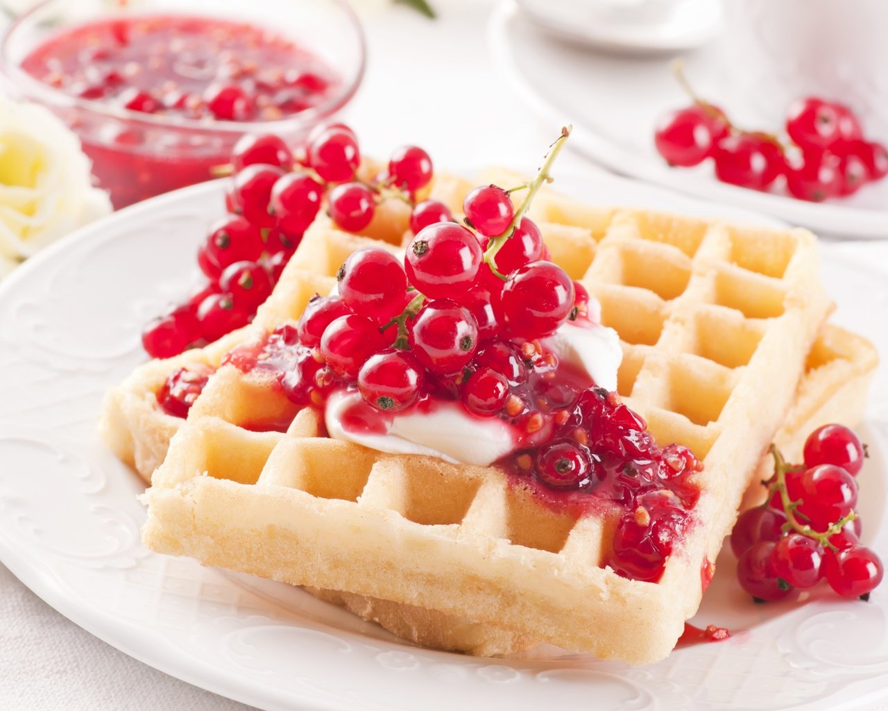 Обои крем для торта, десерт, смородина, вафли, cream cake, dessert, currants, waffles разрешение 5140x3415 Загрузить