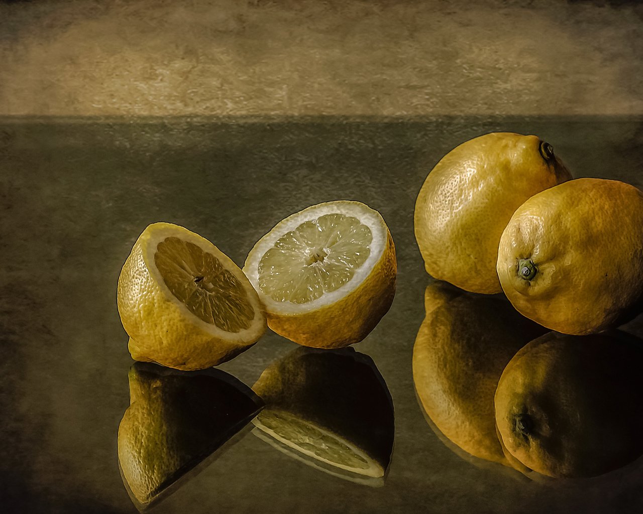 Обои отражение, цитрус, натюрморт, лимоны, reflection, citrus, still life, lemons разрешение 3132x2081 Загрузить