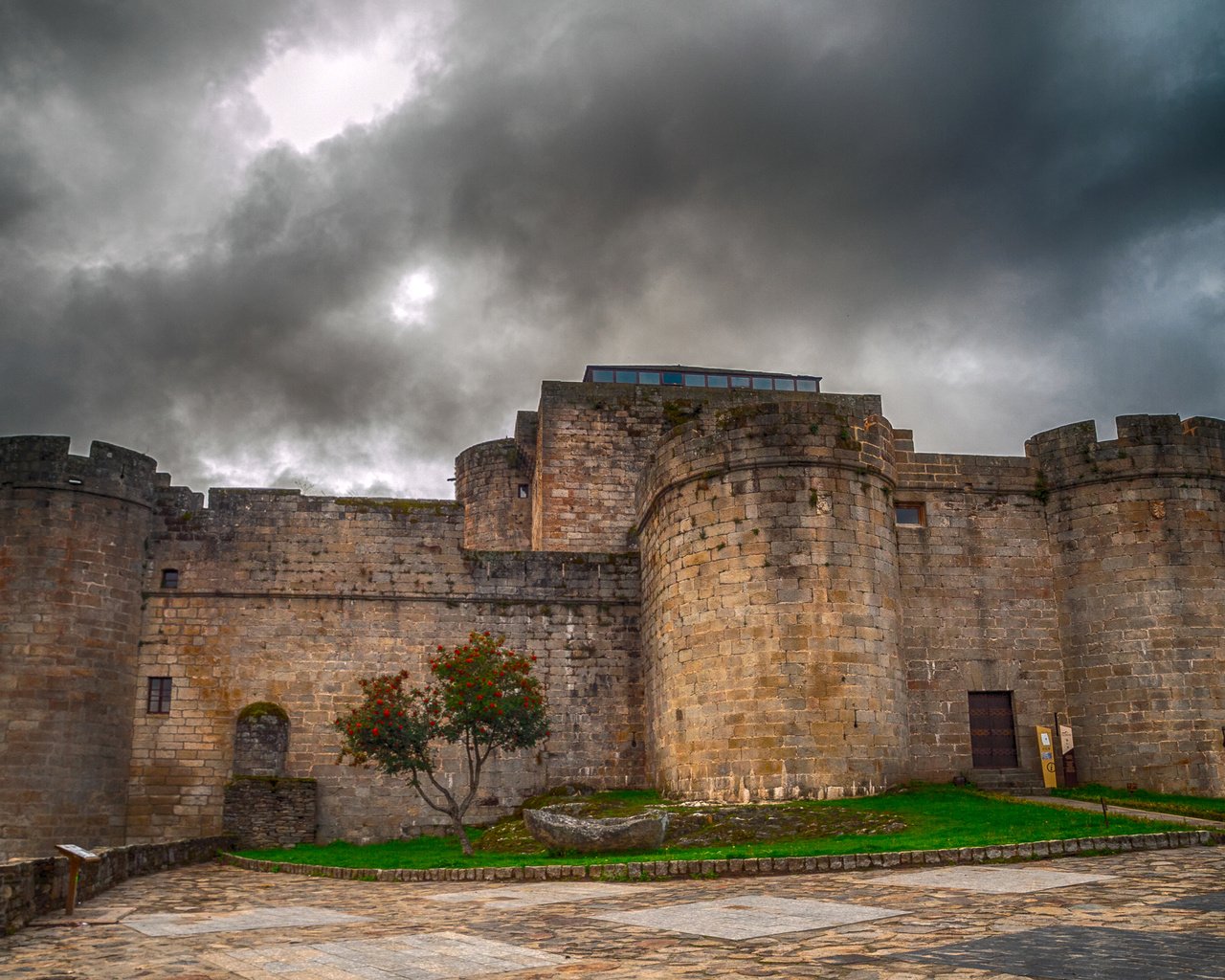 Обои тучи, крепость, испания, castillo, sanabria, clouds, fortress, spain разрешение 2800x1800 Загрузить