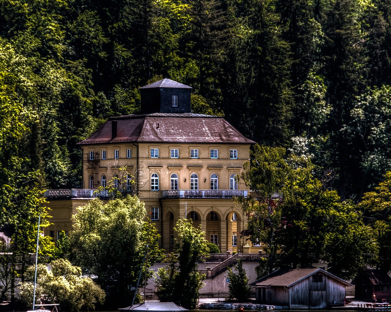 Обои деревья, лес, замок, германия, бавария, allmannshausen, trees, forest, castle, germany, bayern разрешение 2360x1400 Загрузить