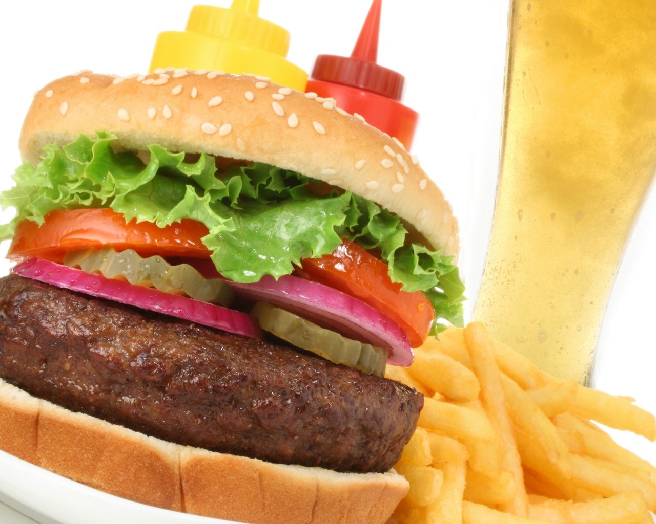 Обои гамбургер, котлета, пиво, помидор, булочка, быстрое питание, cutlet, hamburger, patty, beer, tomato, bun, fast food разрешение 2880x1920 Загрузить