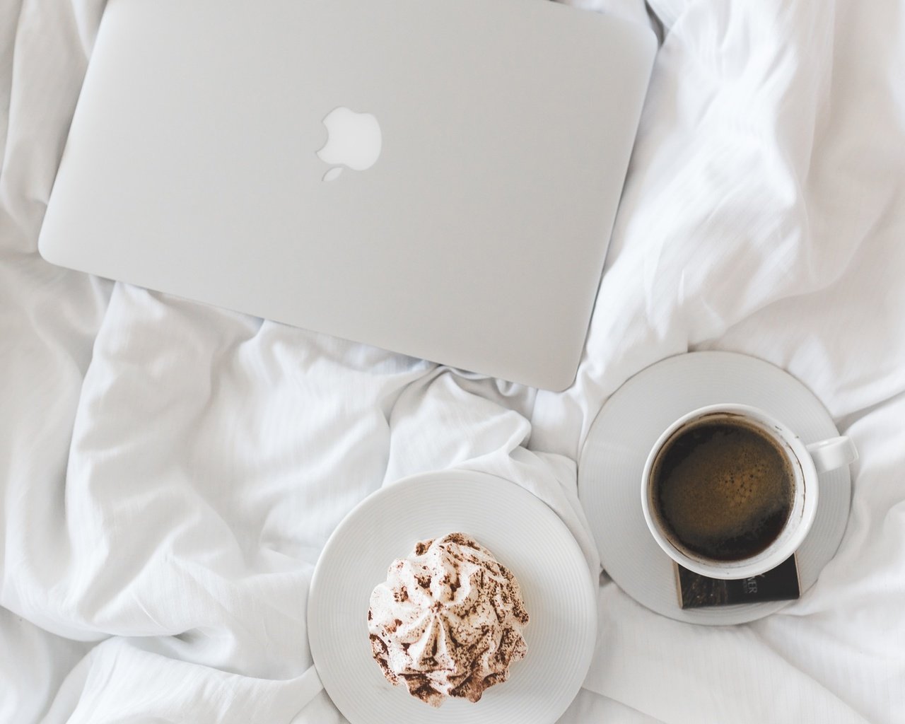 Обои кофе, чашка, ноутбук, пирожное, эппл, coffee, cup, laptop, cake, apple разрешение 1920x1200 Загрузить