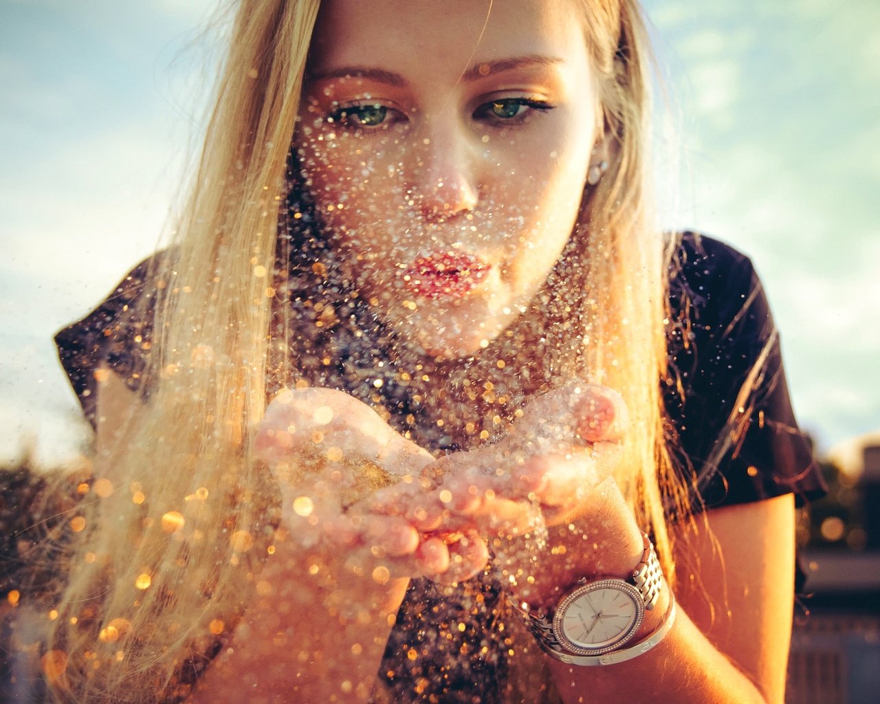 Обои девушка, konfetti, портрет, песок, часы, модель, волосы, лицо, губки, girl, portrait, sand, watch, model, hair, face, sponge разрешение 2048x1166 Загрузить