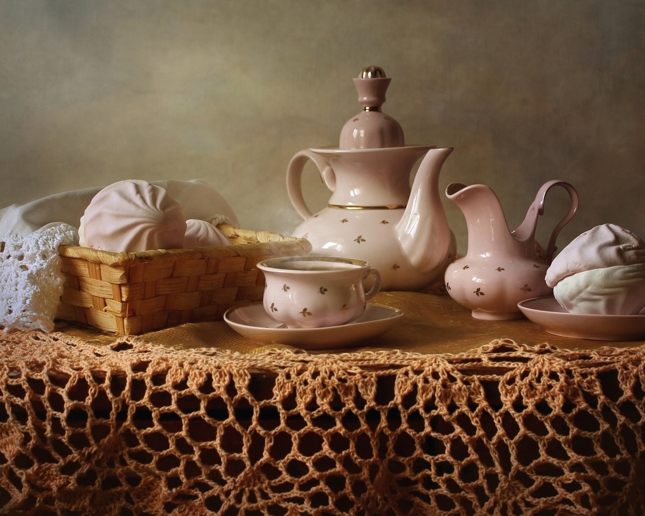 Обои чай, посуда, зефир, скатерть, сервиз, tea, dishes, marshmallows, tablecloth, set разрешение 1920x1222 Загрузить