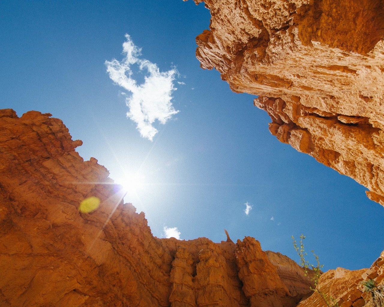 Обои небо, горы, скалы, природа, пейзаж, солнечный свет, the sky, mountains, rocks, nature, landscape, sunlight разрешение 1920x1200 Загрузить