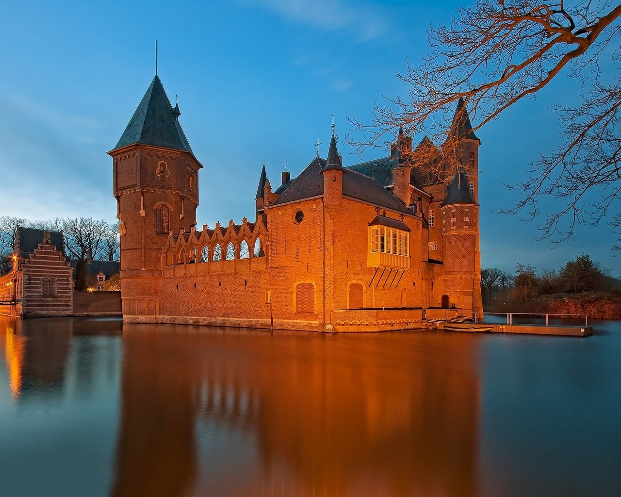 Обои вода, замок, нидерланды, ров, heeswijk castle, замок хейсвик, water, castle, netherlands, ditch, castle hasvik разрешение 2048x1349 Загрузить