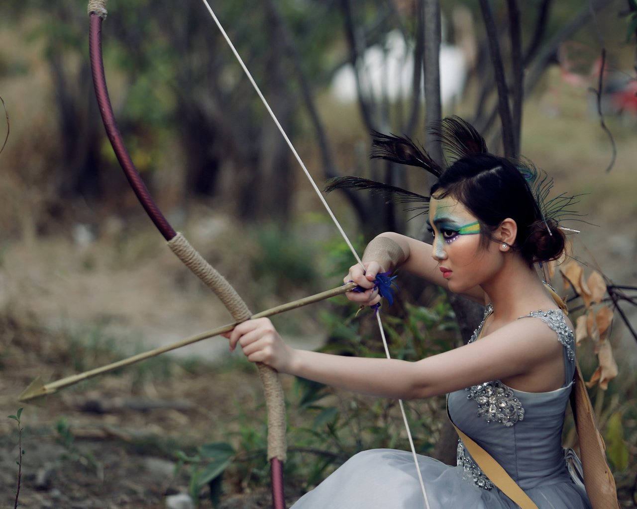 Обои лес, девушка, лук, стрела, лицо, макияж, азиатка, forest, girl, bow, arrow, face, makeup, asian разрешение 2048x1365 Загрузить