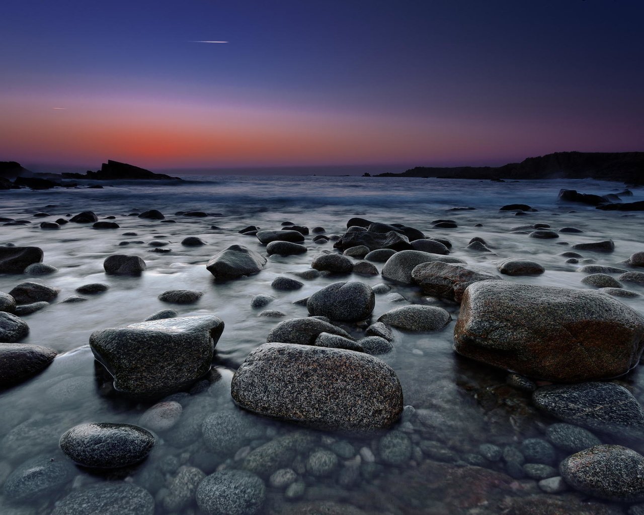 Обои камни, берег, море, рассвет, сумерки, stones, shore, sea, dawn, twilight разрешение 2048x1365 Загрузить
