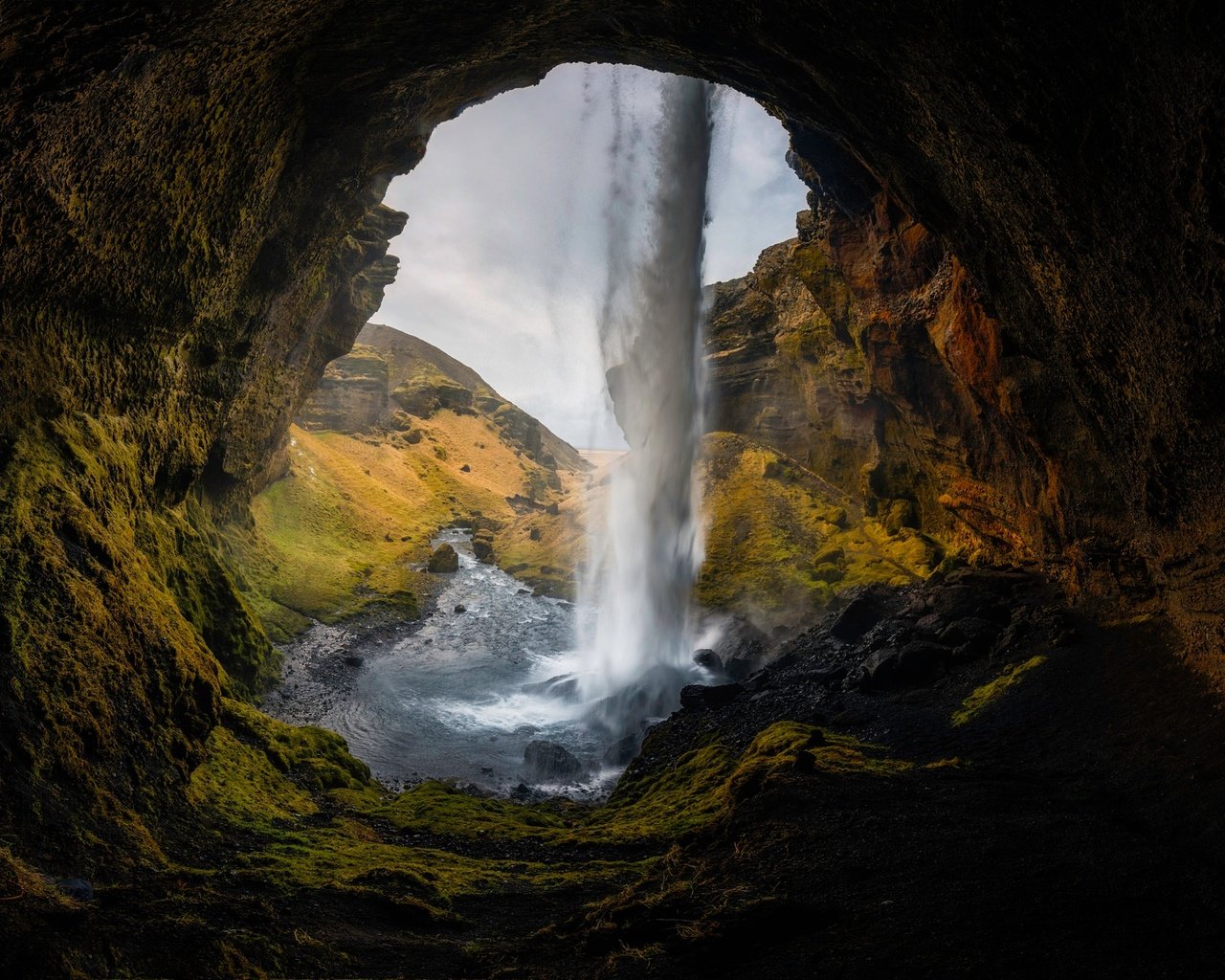 Обои скалы, водопад, пещера, исландия, northern cave, сельяландсфосс, водопад сельяландсфосс, rocks, waterfall, cave, iceland, seljalandsfoss, seljalandsfoss waterfall разрешение 2499x1199 Загрузить