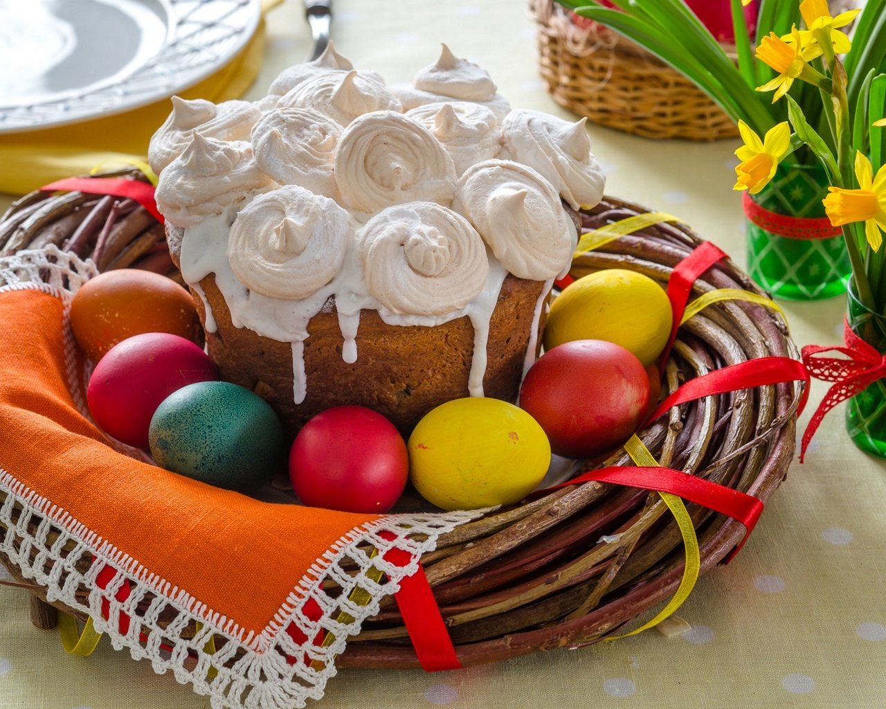 Обои ветки, пасха, нарциссы, кулич, декор, крашенки, branches, easter, daffodils, cake, decor, eggs разрешение 1920x1280 Загрузить