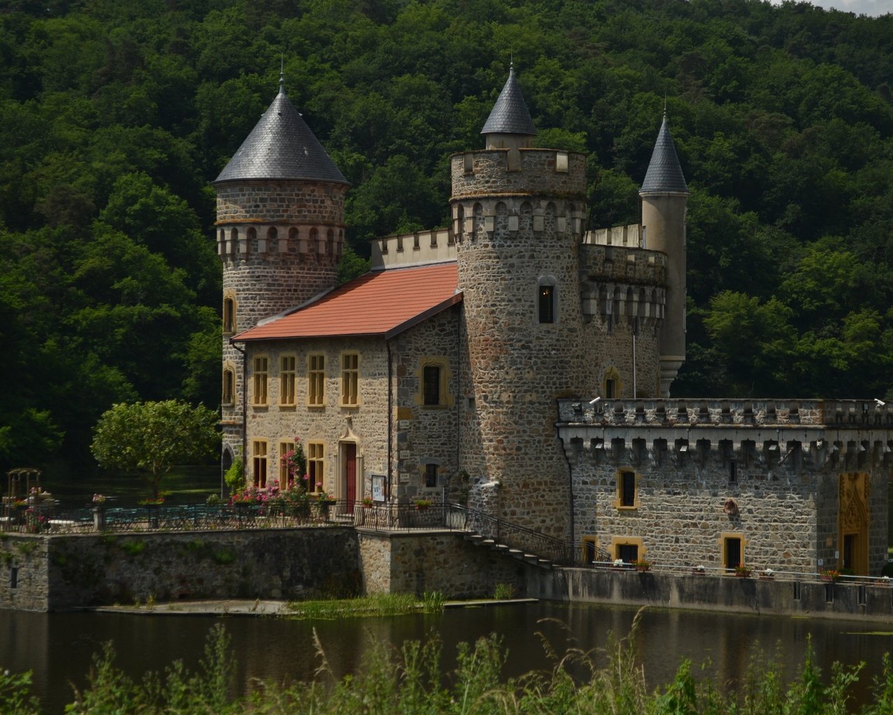 Обои озеро, замок, франция, лейка, франци, chateau de la roche, lake, castle, france разрешение 4608x3072 Загрузить