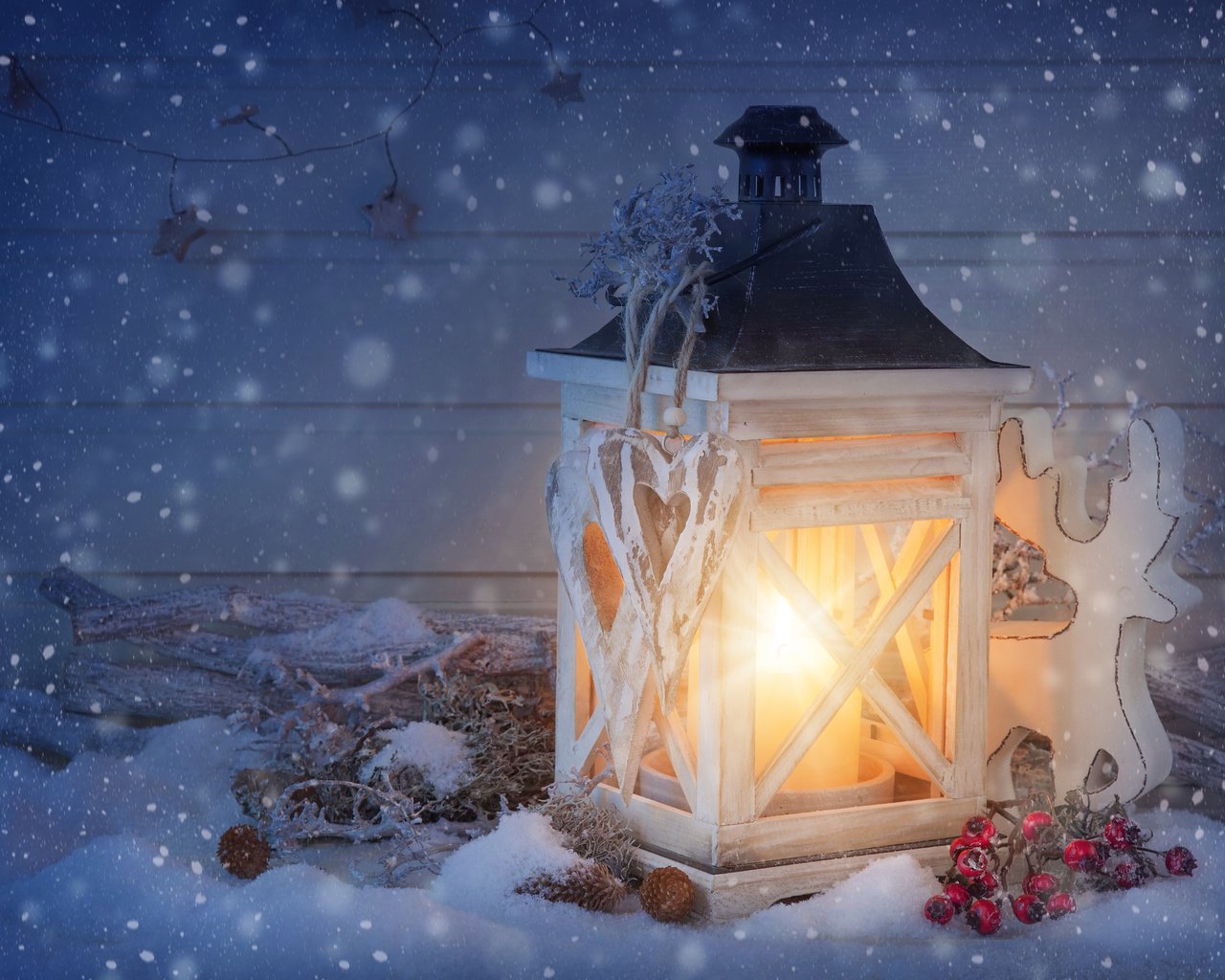 Обои свет, снег, новый год, олень, игрушка, фонарь, свеча, фонарик, light, snow, new year, deer, toy, lantern, candle, flashlight разрешение 4878x3642 Загрузить